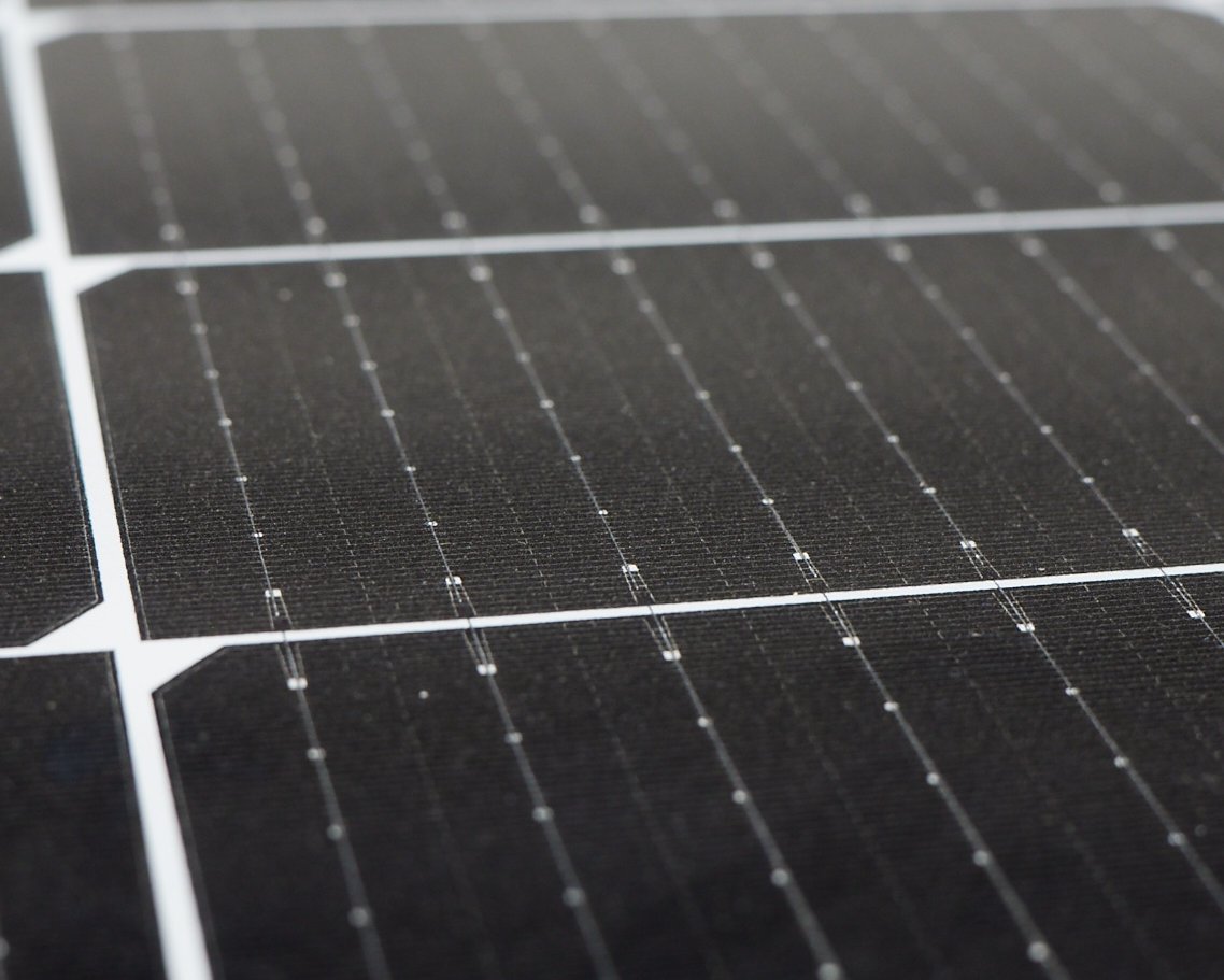 Saubere Energie aus Photovoltaik - Nahaufnahme Solarmodul