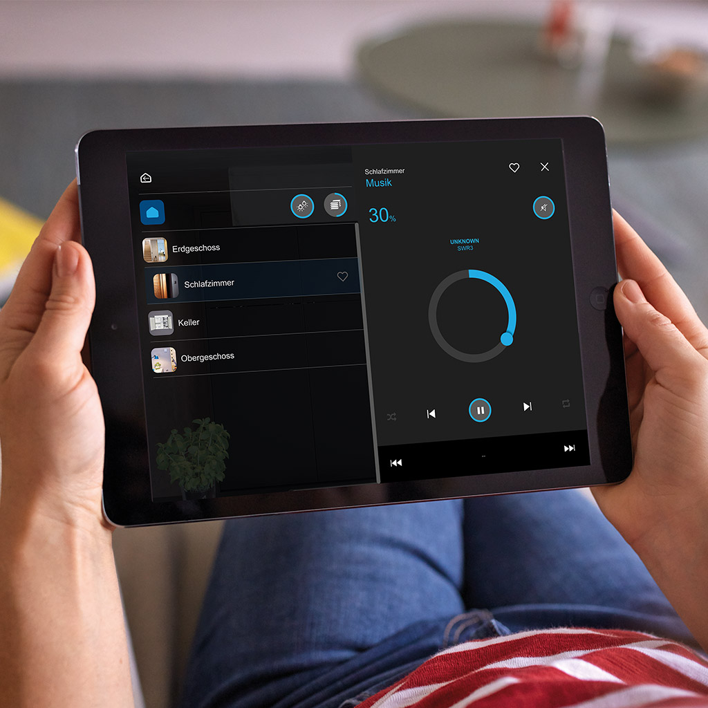 Komfortables Steuern des Smart-Homes mit einem Tablet